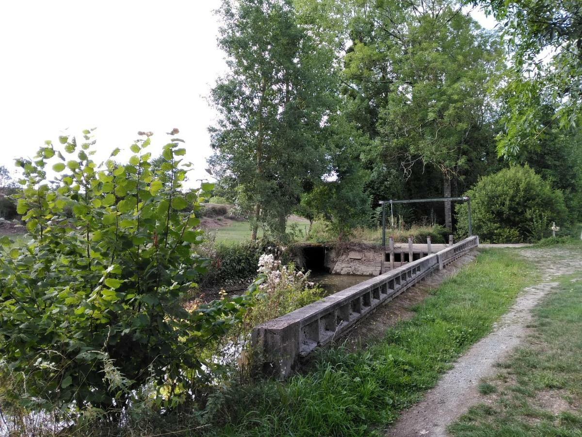 Вилла Au Fil De L'Eau Le Boupere Экстерьер фото